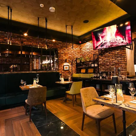 Grodzki Business & סטארגארד שצ'צ'סינסקי